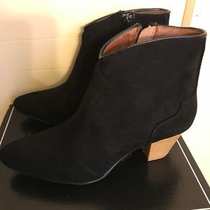 Nice heeled booties by qupid